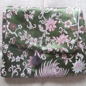 墨綠緞面刺繡國風手拿包
